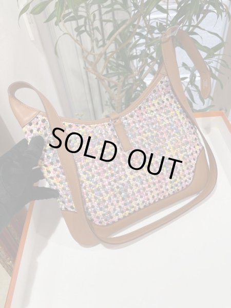 画像2: 【新品同様品】HERMES エルメス トリム31 シルキー スイフト×シルク マルチカラー シルバー金具 Z刻印 2021-2022 AW 日本未入荷 ショルダーバッグ メッセンジャーバッグ ポシェット レディース 女性用 ブランド 本革 レザー ピンク 希少 レア プレゼント バック (2)