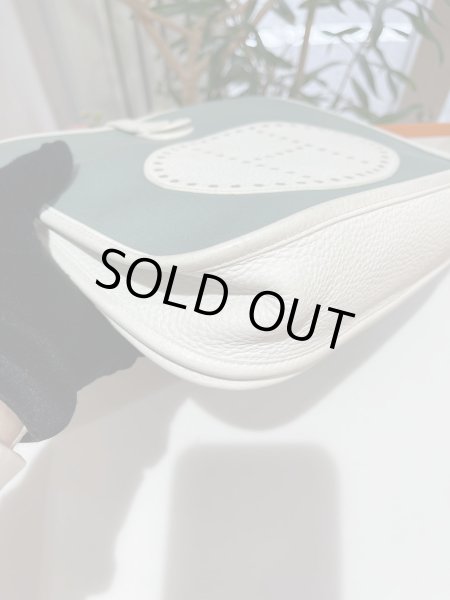 画像3: 【美品】HERMES エルメス エヴリン3 PM トロワ トリヨンクレマンス×トワルオフィシエ ホワイト×ライトグリーン シルバー金具 M刻印□ コンビ 中古 ショルダーバッグ ボディバッグ メッセンジャーバッグ レディース 女性用 ブランド 本革 レザー 白 緑 レア バック (3)