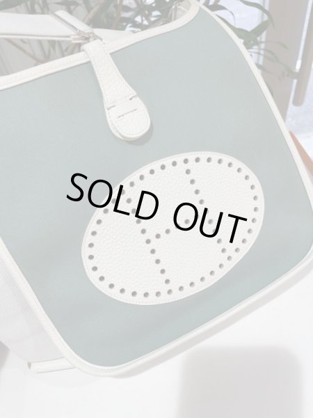 画像5: 【美品】HERMES エルメス エヴリン3 PM トロワ トリヨンクレマンス×トワルオフィシエ ホワイト×ライトグリーン シルバー金具 M刻印□ コンビ 中古 ショルダーバッグ ボディバッグ メッセンジャーバッグ レディース 女性用 ブランド 本革 レザー 白 緑 レア バック (5)