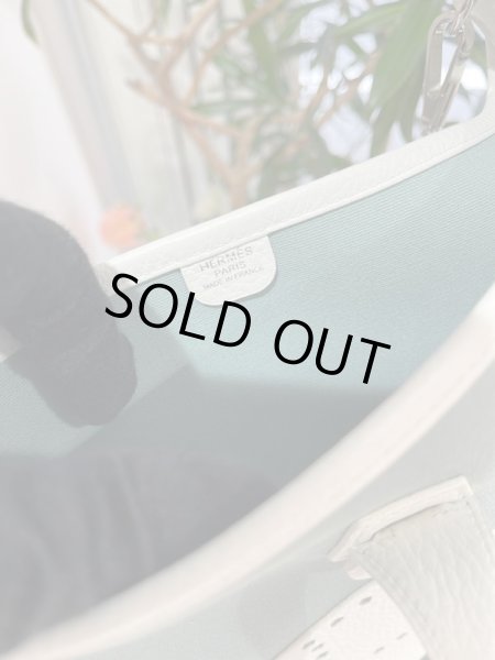画像6: 【美品】HERMES エルメス エヴリン3 PM トロワ トリヨンクレマンス×トワルオフィシエ ホワイト×ライトグリーン シルバー金具 M刻印□ コンビ 中古 ショルダーバッグ ボディバッグ メッセンジャーバッグ レディース 女性用 ブランド 本革 レザー 白 緑 レア バック (6)