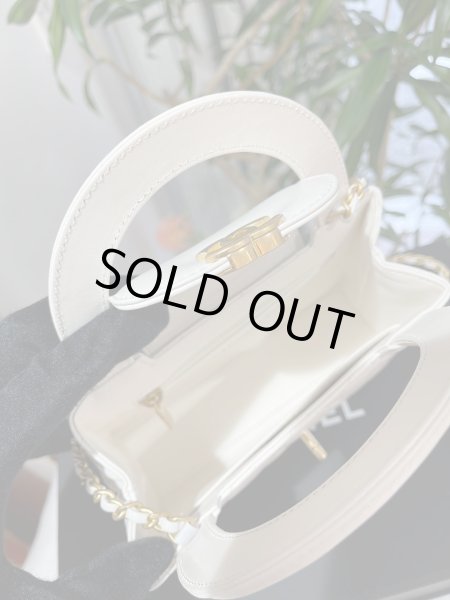 画像6: 【新品】【未使用品】2023-2024 AW 新作 CHANEL シャネル AS4416 B14296 10601 マトラッセ トップハンドル ミニ ショッピングバッグ シャイニーエイジドカーフスキン ホワイト ゴールド金具 23K ハンドバッグ レディース 女性用 白 ブランド レア プレゼント (6)