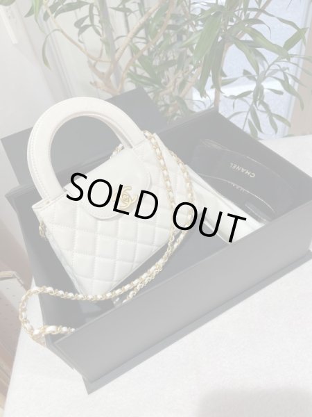 画像7: 【新品】【未使用品】2023-2024 AW 新作 CHANEL シャネル AS4416 B14296 10601 マトラッセ トップハンドル ミニ ショッピングバッグ シャイニーエイジドカーフスキン ホワイト ゴールド金具 23K ハンドバッグ レディース 女性用 白 ブランド レア プレゼント (7)