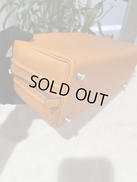 画像4: 【美品】HERMES エルメス サック アンヴィ 26 ヴォーエプソン オレンジ シルバー金具 K刻印□ 中古 ハンドバッグ レディース 女性用 ブランド 本革 レザー カーフ フォーマル パーティ 希少 レア プレゼント ギフト バック (4)