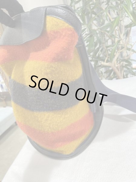 画像4: 【美品】HERMES エルメス シェルパGM ロカバール ウール×レザー オレンジ×イエロー×ネイビー ヴィンテージ 中古 リュックサック バックパック デイパック ショルダーバッグ ハンドバッグ レディース 女性用 ブランド 本革 レザー 希少 レア バック (4)