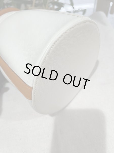 画像7: 【新品同様品】HERMES エルメス ファーミングPM ビコローレ ヴォーエプソン ホワイト×オレンジ シルバー金具 I刻印□ バイカラー 中古 ショルダーバッグ ハンドバッグ レディース 女性用 ブランド 本革 レザー 白 筒型 希少 レア プレゼント ギフト (7)