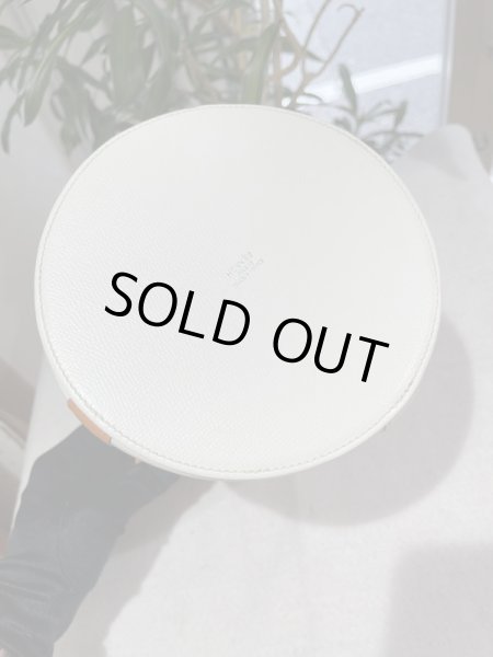 画像4: 【新品同様品】HERMES エルメス ファーミングPM ビコローレ ヴォーエプソン ホワイト×オレンジ シルバー金具 I刻印□ バイカラー 中古 ショルダーバッグ ハンドバッグ レディース 女性用 ブランド 本革 レザー 白 筒型 希少 レア プレゼント ギフト (4)