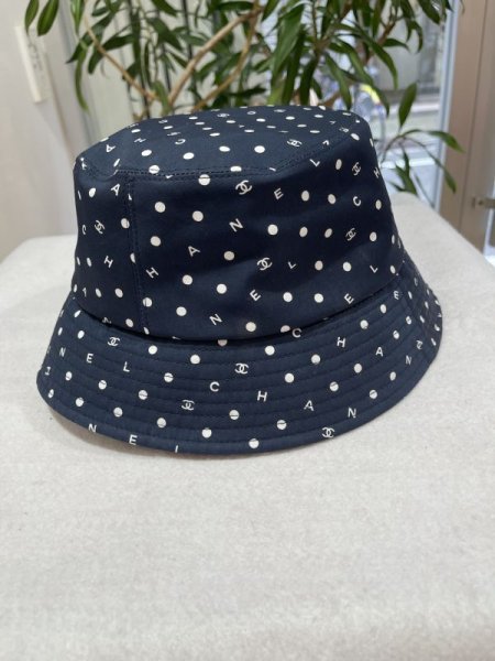 画像2: 【新品】【未使用品】2024春夏 プレコレクション 最新作 CHANEL シャネル AA9869 B15941 NV932 ココマーク ロゴ バケット ハット M コットン100% ネイビー×ホワイト 24P 帽子 レディース 女性用 紺 白 ブランド ファッション 小物 プレゼント ギフト 希少 レア (2)