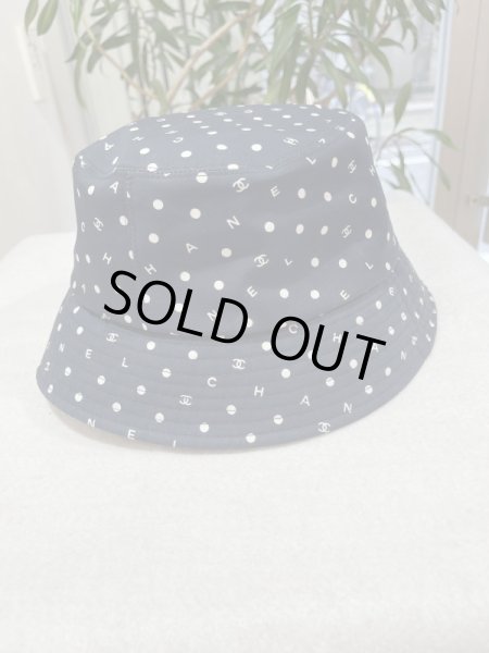 画像2: 【新品】【未使用品】2024春夏 プレコレクション 最新作 CHANEL シャネル AA9869 B15941 NV932 ココマーク ロゴ バケット ハット M コットン100% ネイビー×ホワイト 24P 帽子 レディース 女性用 紺 白 ブランド ファッション 小物 プレゼント ギフト 希少 レア (2)