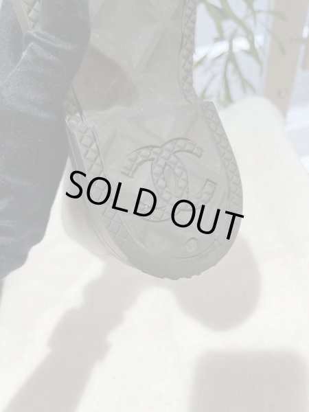 画像9: 【新品】【未使用品】CHANEL シャネルG45838 B17440 NZA90 ココマーク ロング レインブーツ 37 ラバー カーキ×ブラック 25B 2024-2025 AW メティエダ―ル 靴 シューズ レディース 女性用 ブランド グリーン 黒 レザー 長靴 希少 レア プレゼント ギフト (9)