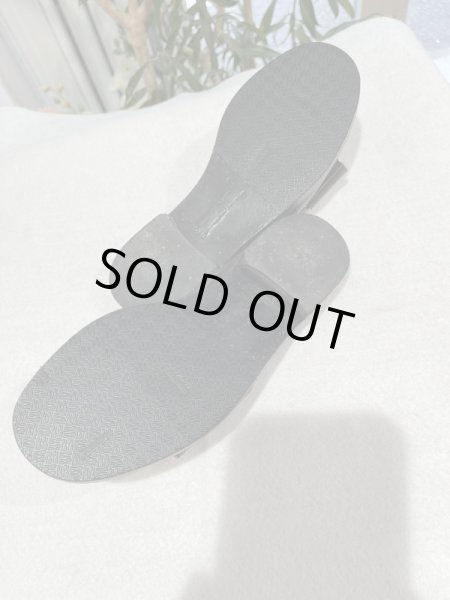 画像5: 【美品】FERRAGAMO フェラガモ ヴァラ フラットサンダル 5 1/2D レザー ブラック ゴールド金具 中古 靴 パンプス ミュール レディース 女性用 ブランド 黒 革 カーフ 希少 レア プレゼント ギフト (5)