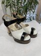 画像2: 【美品】CHANEL シャネル ロゴ クリア ヒール サンダル 35 1/2 レザー×エナメル ホワイト×ブラック×ベージュ シルバー金具 中古 靴 パンプス ミュール レディース 女性用 ブランド 白 黒 希少 レア (2)