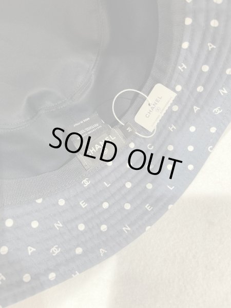 画像5: 【新品】【未使用品】2024春夏 プレコレクション 最新作 CHANEL シャネル AA9869 B15941 NV932 ココマーク ロゴ バケット ハット M コットン100% ネイビー×ホワイト 24P 帽子 レディース 女性用 紺 白 ブランド ファッション 小物 プレゼント ギフト 希少 レア (5)