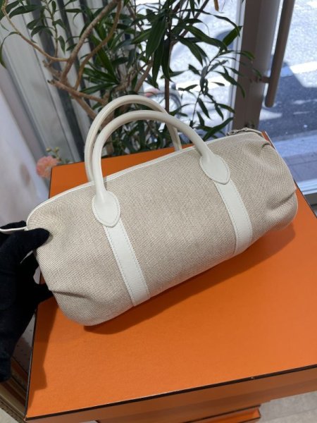 画像2: 【新品同様品】HERMES エルメス ポロション マドモアゼル スイフト×トワルアッシュ ホワイト×ナチュラル シルバー金具 M刻印□ 中古 ハンドバッグ ミニボストンバッグ レディース 女性用 本革 レザー 白 カーフ ブランド 希少 レア プレゼント ギフト バック (2)