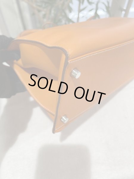 画像4: 【極美品】HERMES エルメス ケリーフラット35 スイフト オレンジ シルバー金具 K刻印□ 中古 ハンドバッグ トートバッグ クラッチバッグ セカンドバッグ レディース 女性用 ブランド 本革 レザー 希少 レア プレゼント ギフト バック (4)