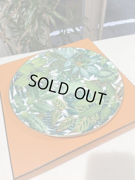 画像2: 【新品】【未使用品】HERMES エルメス タルトプラッター パシフォリア ラウンドプレート 植物柄 陶器 ホワイト×グリーン 2022年 新作 食器 皿 プレート インテリア 置物 ブランド 希少 レア プレゼント ギフト (2)