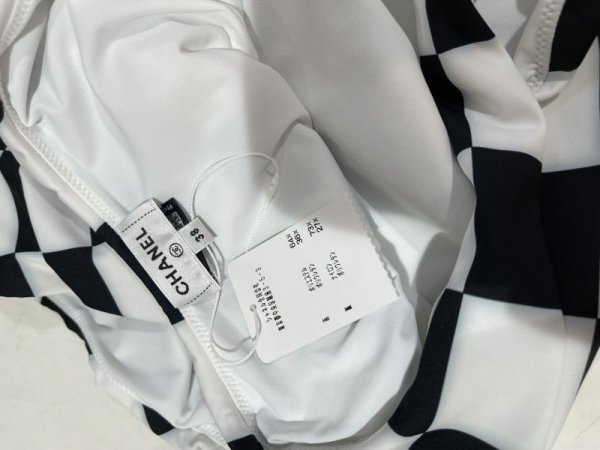 画像6: 【新品】【未使用品】クルーズ 新作 CHANEL シャネル P74073 V65730 MB103 スイムウェア 38 ストレッチジャージー ブラック×ホワイト 23C 水着 ワンピース チェック柄 ファッション レディース 女性用 ブランド 黒×白 希少 レア プレゼント ギフト (6)