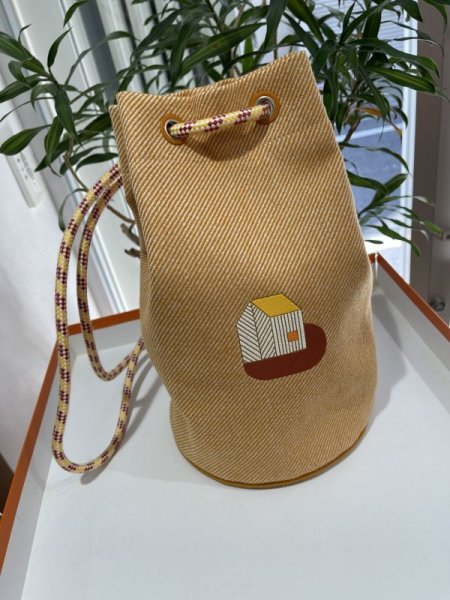 画像1: 【新品】【未使用品】 HERMES エルメス ダッフルバッグ エポぺ ハウスマーク コットンキャンバス オレンジ×イエロー×ブラウン キッズライン バックパック リュックサック デイパック ショルダーレディース 女性用 ブランド 2WAY 希少 レア プレゼント ギフト バック (1)