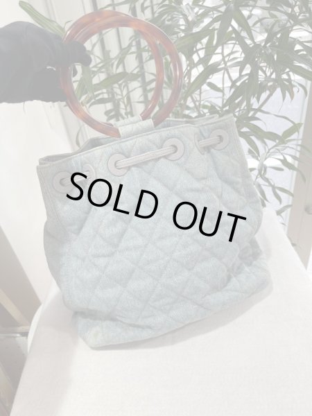 画像2: 【美品】CHANEL シャネル マトラッセ べっ甲 巾着型ハンドバッグ デニム×レザー ライトブルー シルバー金具 ヴィンテージ 中古 ショルダーバッグ トートバッグ レディース 女性用 ブランド 青 カーフ 希少 レア プレゼント ギフト バック (2)