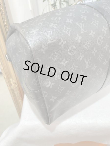 画像4: 【新品同様品】LOUIS VUITTON ルイ・ヴィトン M40605 キーポル バンドリエール 55 モノグラム エクリプス ブラック×グレー メタリックシルバー金具 ボストンバッグ 中古 ショルダーバッグ ハンドバッグ メンズ ブランド レザー ビトン 希少 レア プレゼント バック (4)