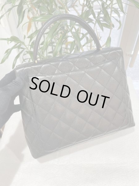 画像3: 【極美品】CHANEL シャネル A12397 マトラッセ ハンドバッグ キャビアスキン ブラック ゴールド金具 ケリー型 ヴィンテージ 中古 トートバッグ パーティバッグ レディース 女性用 ブランド 本革 レザー 黒 カーフ 希少 レア プレゼント ギフト バック ビンテージ (3)