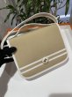 画像1: 【新品同様品】HERMES エルメス ジョッキー 2WAYショルダーバッグ トワルオフィシエ×ヴォーグレネ ベージュ×ホワイト ゴールド金具 ヴィンテージ 中古 クラッチバッグ セカンドバッグ 2WAYバッグ ハンドバッグ レディース ブランド 白 レザー 希少 レア バック (1)
