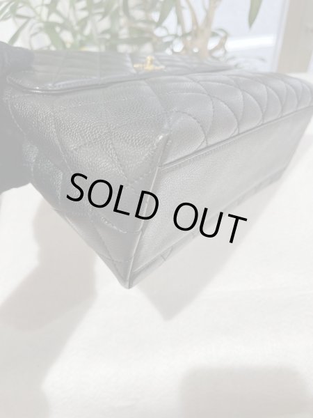 画像4: 【極美品】CHANEL シャネル A12397 マトラッセ ハンドバッグ キャビアスキン ブラック ゴールド金具 ケリー型 ヴィンテージ 中古 トートバッグ パーティバッグ レディース 女性用 ブランド 本革 レザー 黒 カーフ 希少 レア プレゼント ギフト バック ビンテージ (4)