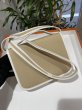 画像2: 【新品同様品】HERMES エルメス ジョッキー 2WAYショルダーバッグ トワルオフィシエ×ヴォーグレネ ベージュ×ホワイト ゴールド金具 ヴィンテージ 中古 クラッチバッグ セカンドバッグ 2WAYバッグ ハンドバッグ レディース ブランド 白 レザー 希少 レア バック (2)