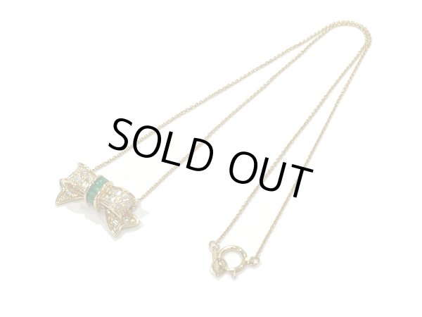 画像3: 【極美品】TIFFANY＆CO. ティファニーリボンモチーフ エメラルド ダイヤ ネックレス 750YG K18 イエローゴールド ペンダント 8.2g 中古 ブランドジュエリー ハイジュエリー アクセサリー ファッション 小物 レディース 女性用 希少 レア プレゼント ギフト (3)