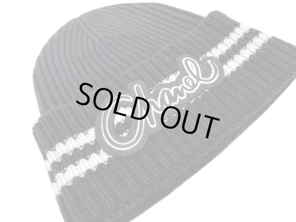 画像4: 【新品】【未使用品】24B AW 最新作 CHANEL シャネル AAA410 B17819 NZL88 ロゴ ニットキャップ ビーニー カシミア　ブラック×ホワイト 帽子 ハット ニット帽 レディース 女性用 ブランド ファッション 黒×白 小物 希少 レア プレゼント ギフト (4)