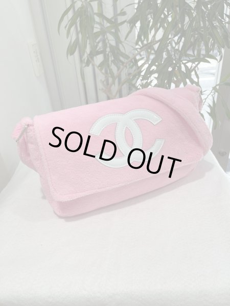 画像1: 【新品】【未使用品】CHANEL シャネル ココマーク ショルダーバッグ パイル×エナメル ピンク×ホワイト シルバー金具 ノベルティ 非売品 ハンドバッグ 2WAYバッグ メッセンジャーバッグ レディース 女性用 ブランド バック プレゼント ギフト (1)