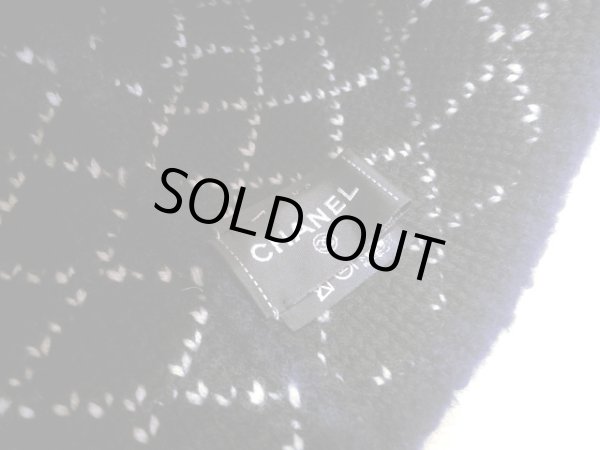 画像4: 【新品同様品】AW 新作 CHANEL シャネル AA8452 B08891 NJ232 ココマーク ニットキャップ ビーニー ウール×カシミヤ×シルク×ナイロン ネイビー×ホワイト×ブラック 22B 帽子 ニット帽 レディース 女性用 ブランド ファッション 希少 レア プレゼント (4)