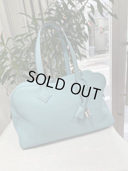 画像1: 【極美品】HERMES エルメス ヴィクトリア 2 35 トリヨンクレマンス ブルーアトール シルバー金具 T刻印 ボストンバッグ 中古 ハンドバッグ トートバッグ ショルダーバッグ レディース 女性用 ブランド 本革 レザー カーフ 希少 レア プレゼント ギフト バック (1)