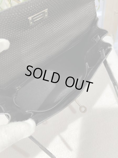 画像9: 【新品同様品】HERMES エルメス ケリー 25 内縫い リザードマット ブラック ルテニウム金具 J刻印□ ヴィンテージ エキゾチックレザー 中古 ハンドバッグ ショルダーバッグ 2WAYバッグ 本革 ブランド 黒 レディース 女性用 希少 レア プレゼント ギフト バック (9)