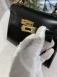 画像6: 【美品】HERMES エルメス ミニケリー 外縫い ボックスカーフ ブラック ゴールド金具 Y刻印〇 ヴィンテージ 中古 ハンドバッグ ショルダーバッグ 2WAYバッグ ポシェット レディース 女性用 ブランド 本革 レザー カーフ 黒 希少 レア バック (6)