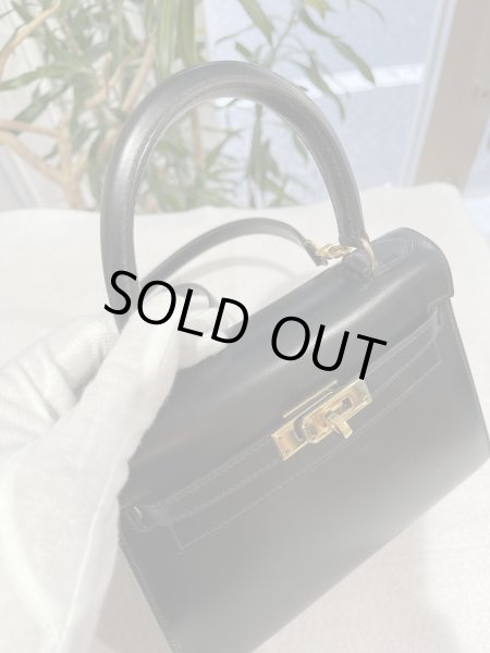 画像4: 【美品】HERMES エルメス ミニケリー 外縫い ボックスカーフ ブラック ゴールド金具 Y刻印〇 ヴィンテージ 中古 ハンドバッグ ショルダーバッグ 2WAYバッグ ポシェット レディース 女性用 ブランド 本革 レザー カーフ 黒 希少 レア バック (4)