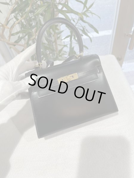 画像2: 【美品】HERMES エルメス ミニケリー 外縫い ボックスカーフ ブラック ゴールド金具 Y刻印〇 ヴィンテージ 中古 ハンドバッグ ショルダーバッグ 2WAYバッグ ポシェット レディース 女性用 ブランド 本革 レザー カーフ 黒 希少 レア バック (2)