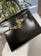 画像7: 【美品】HERMES エルメス ミニケリー 外縫い ボックスカーフ ブラック ゴールド金具 Y刻印〇 ヴィンテージ 中古 ハンドバッグ ショルダーバッグ 2WAYバッグ ポシェット レディース 女性用 ブランド 本革 レザー カーフ 黒 希少 レア バック (7)