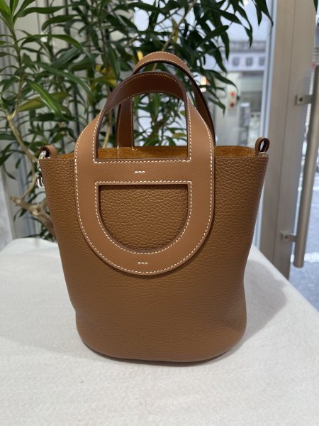 画像2: 【新品】【未使用品】HERMES エルメス インザループ 18 トリヨンクレマンス×スイフト ゴールド シルバー金具 B刻印 ハンドバッグ レディース 女性用 ブランド 本革 レザー カーフ ブラウン 茶色 希少 レア プレゼント ギフト バック (2)