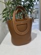 画像1: 【新品】【未使用品】HERMES エルメス インザループ 18 トリヨンクレマンス×スイフト ゴールド シルバー金具 B刻印 ハンドバッグ レディース 女性用 ブランド 本革 レザー カーフ ブラウン 茶色 希少 レア プレゼント ギフト バック (1)