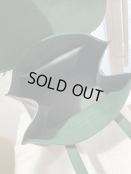 画像8: 【美品】HERMES エルメス フードゥ フェルト×レザー ダークグリーン ゴールド金具 F刻印□ヴィンテージ 中古 トートバッグ ハンドバッグ ボストンバッグ レディース 女性用 メンズ ブランド 本革 レザー カーフ 緑 希少 レア プレゼント ギフトバック (8)