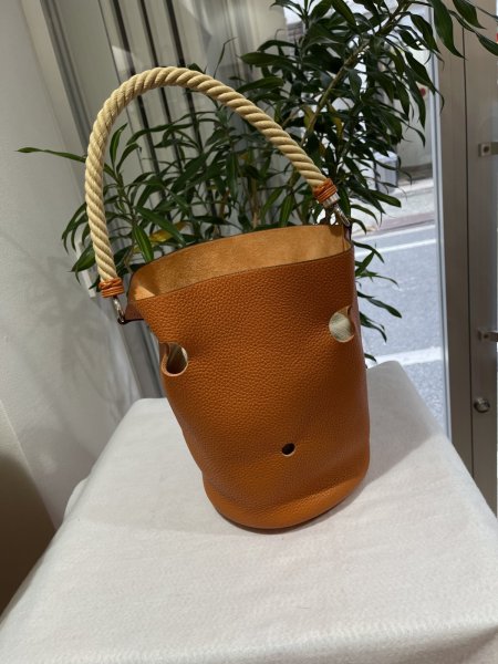 画像2: 【極美品】HERMES エルメスマンジョワールMM トリヨンクレマンス ポティロン シルバー金具 I刻印□ オレンジ バケツ型 中古 ハンドバッグ ショルダーバッグ トートバッグ レディース 女性用 本革 レザー カーフ ブランド 希少 レア プレゼント ギフト バック (2)