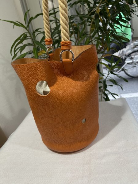 画像4: 【極美品】HERMES エルメスマンジョワールMM トリヨンクレマンス ポティロン シルバー金具 I刻印□ オレンジ バケツ型 中古 ハンドバッグ ショルダーバッグ トートバッグ レディース 女性用 本革 レザー カーフ ブランド 希少 レア プレゼント ギフト バック (4)