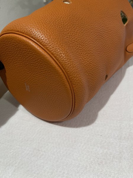 画像9: 【極美品】HERMES エルメスマンジョワールMM トリヨンクレマンス ポティロン シルバー金具 I刻印□ オレンジ バケツ型 中古 ハンドバッグ ショルダーバッグ トートバッグ レディース 女性用 本革 レザー カーフ ブランド 希少 レア プレゼント ギフト バック (9)