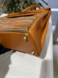 画像9: 【美品】HERMES エルメス ケリー 32 内縫い ボックスカーフ×ヴィブラート オレンジ ゴールド金具 I刻印□ コンビ 中古 ハンドバッグ ショルダーバッグ 2WAYバッグ レディース 女性用 ブランド ヴィンテージ 本革 レザー カーフ 希少 レア プレゼント ギフト バック (9)