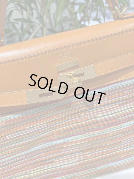 画像4: 【美品】HERMES エルメス ケリー 32 内縫い ボックスカーフ×ヴィブラート オレンジ ゴールド金具 I刻印□ コンビ 中古 ハンドバッグ ショルダーバッグ 2WAYバッグ レディース 女性用 ブランド ヴィンテージ 本革 レザー カーフ 希少 レア プレゼント ギフト バック (4)