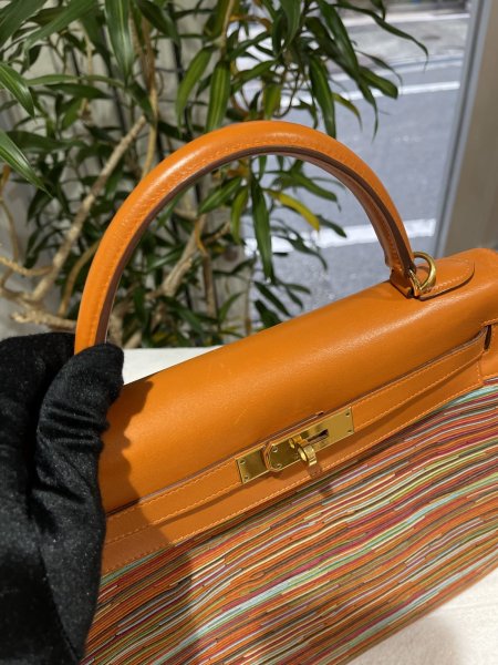 画像5: 【美品】HERMES エルメス ケリー 32 内縫い ボックスカーフ×ヴィブラート オレンジ ゴールド金具 I刻印□ コンビ 中古 ハンドバッグ ショルダーバッグ 2WAYバッグ レディース 女性用 ブランド ヴィンテージ 本革 レザー カーフ 希少 レア プレゼント ギフト バック (5)
