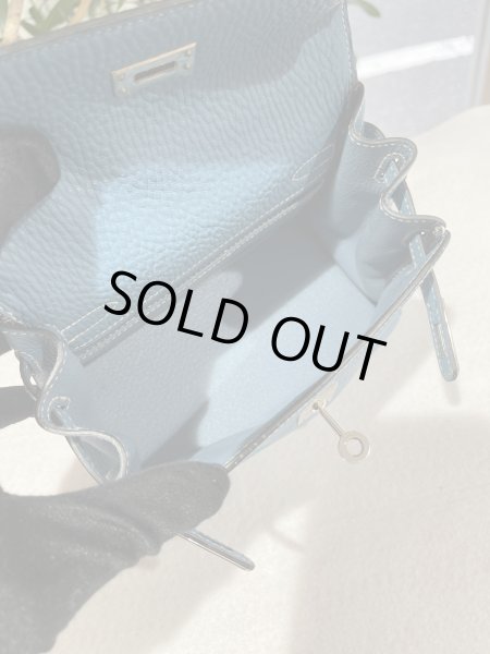 画像8: 【新品同様品】HERMES エルメス ミニケリー 20 内縫い トゴ ブルージーン シルバー金具 H刻印□ ヴィンテージ 中古 ハンドバッグ ショルダーバッグ 2WAYバッグ ポシェット レディース 女性用 ブランド 本革 レザー カーフ 青 希少 レア プレゼント ギフト バック (8)