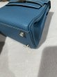 画像10: 【新品同様品】HERMES エルメス ミニケリー 20 内縫い トゴ ブルージーン シルバー金具 H刻印□ ヴィンテージ 中古 ハンドバッグ ショルダーバッグ 2WAYバッグ ポシェット レディース 女性用 ブランド 本革 レザー カーフ 青 希少 レア プレゼント ギフト バック (10)