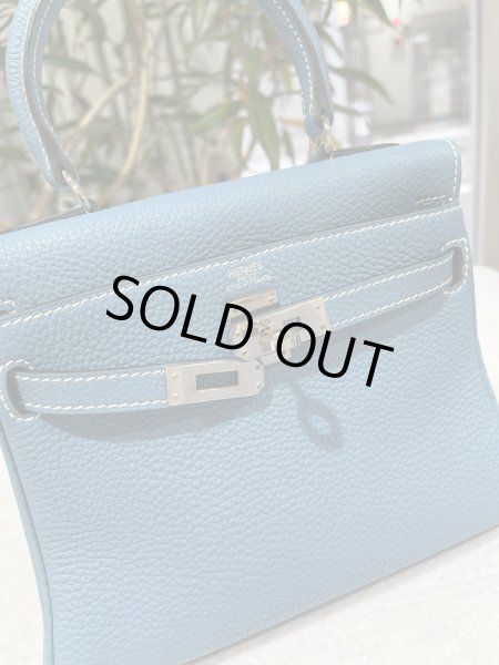 画像4: 【新品同様品】HERMES エルメス ミニケリー 20 内縫い トゴ ブルージーン シルバー金具 H刻印□ ヴィンテージ 中古 ハンドバッグ ショルダーバッグ 2WAYバッグ ポシェット レディース 女性用 ブランド 本革 レザー カーフ 青 希少 レア プレゼント ギフト バック (4)