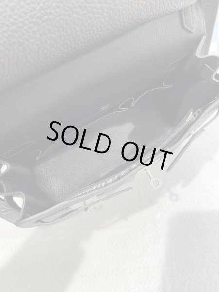 画像8: 【美品】HERMES エルメス ジプシエール 28 トリヨンクレマンス ブラック シルバー金具 O刻印□ 中古 ショルダーバッグ メッセンジャーバッグ 斜め掛け レディース 女性用 ブランド 本革 レザー カーフ 黒 希少 レア プレゼント ギフト バック (8)
